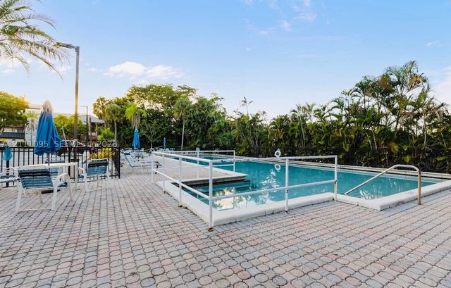 120 SW 96th Ter 104, Plantation, FL 33324