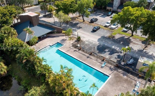120 SW 96th Ter 104, Plantation, FL 33324