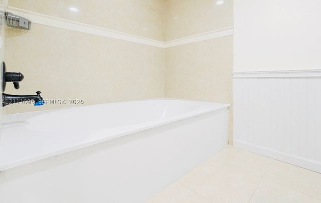 120 SW 96th Ter 104, Plantation, FL 33324