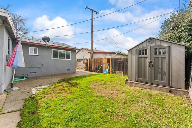 4061 Cornelia Way, North Highlands, CA 95660