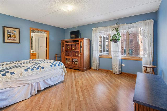 5340 N Lowell Avenue 301, Chicago, IL 60630