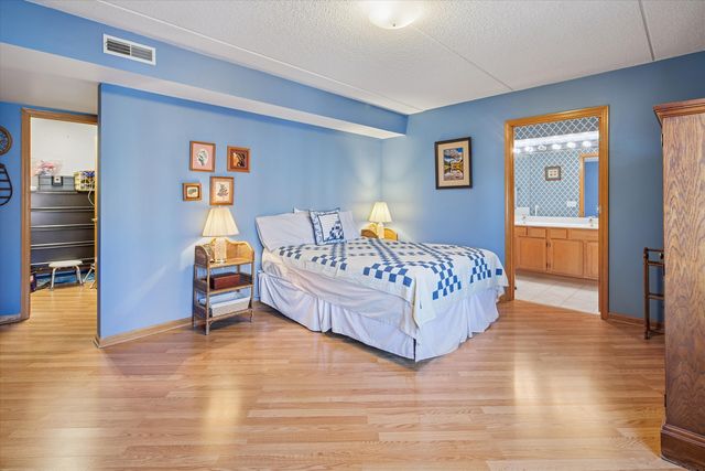 5340 N Lowell Avenue 301, Chicago, IL 60630