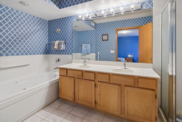 5340 N Lowell Avenue 301, Chicago, IL 60630