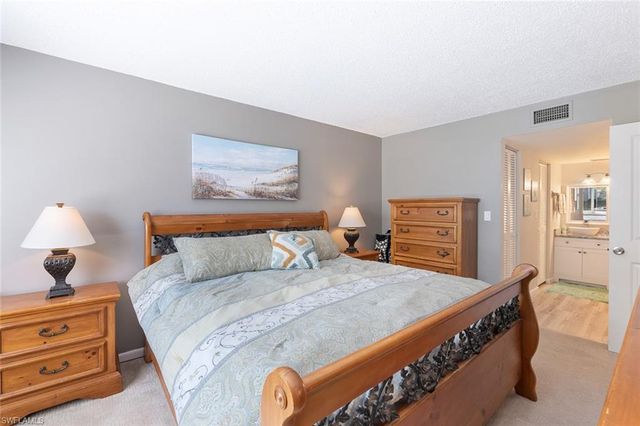 240 Palm DR 48-1, Naples, FL 34112