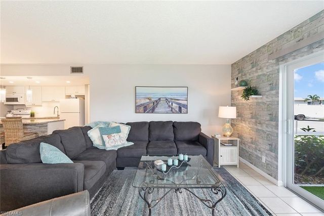 240 Palm DR 48-1, Naples, FL 34112