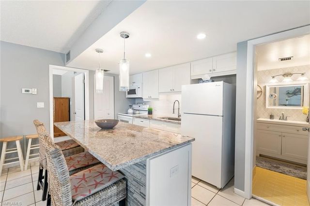 240 Palm DR 48-1, Naples, FL 34112