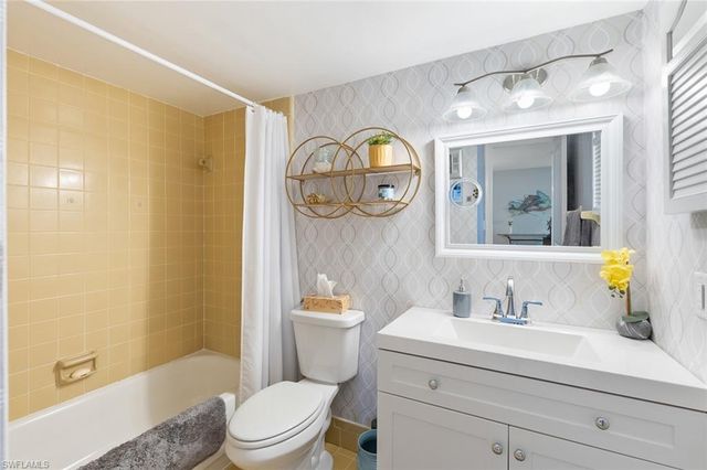 240 Palm DR 48-1, Naples, FL 34112