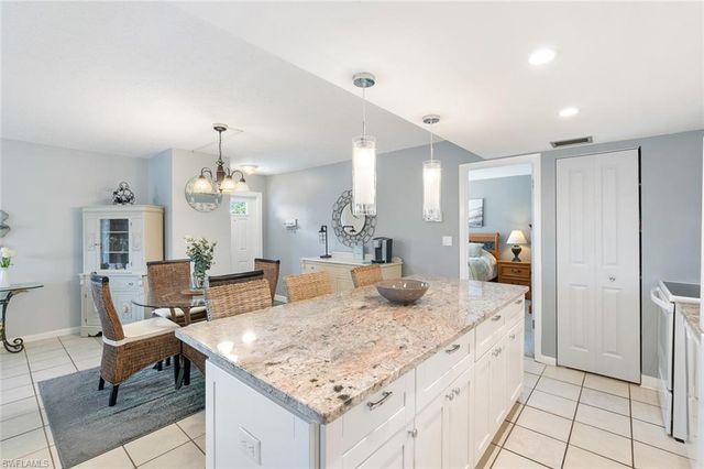 240 Palm DR 48-1, Naples, FL 34112