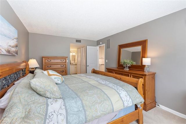 240 Palm DR 48-1, Naples, FL 34112