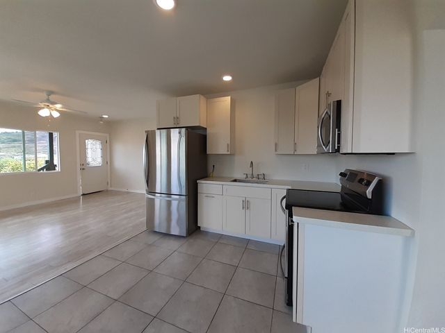 1915 Kalihi Street Bottom, Honolulu, HI 96819