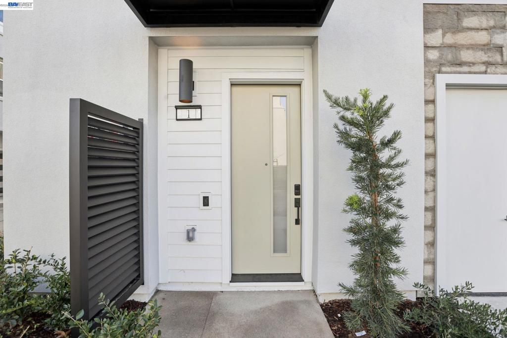 Image 2 of property listing at 105 Sedona Common 1, Livermore, CA 94551