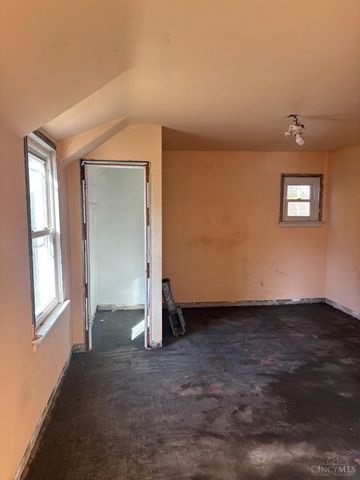 2327 Losantiville Avenue, Golf Manor, OH 45237