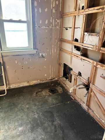 2327 Losantiville Avenue, Golf Manor, OH 45237