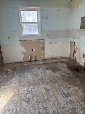 2327 Losantiville Avenue, Golf Manor, OH 45237