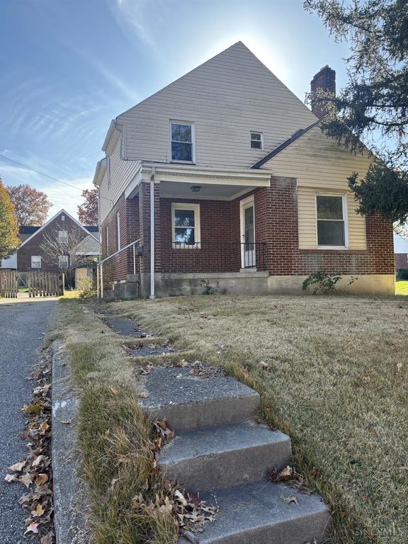 2327 Losantiville Avenue, Golf Manor, OH 45237