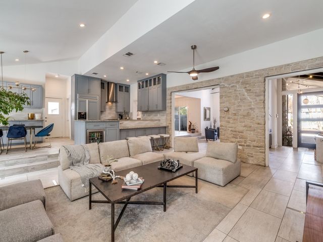 7326 Spring Valley Road, Dallas, TX 75254