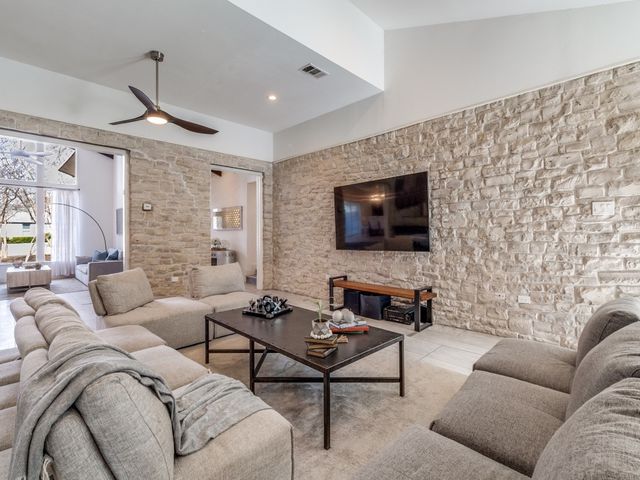 7326 Spring Valley Road, Dallas, TX 75254