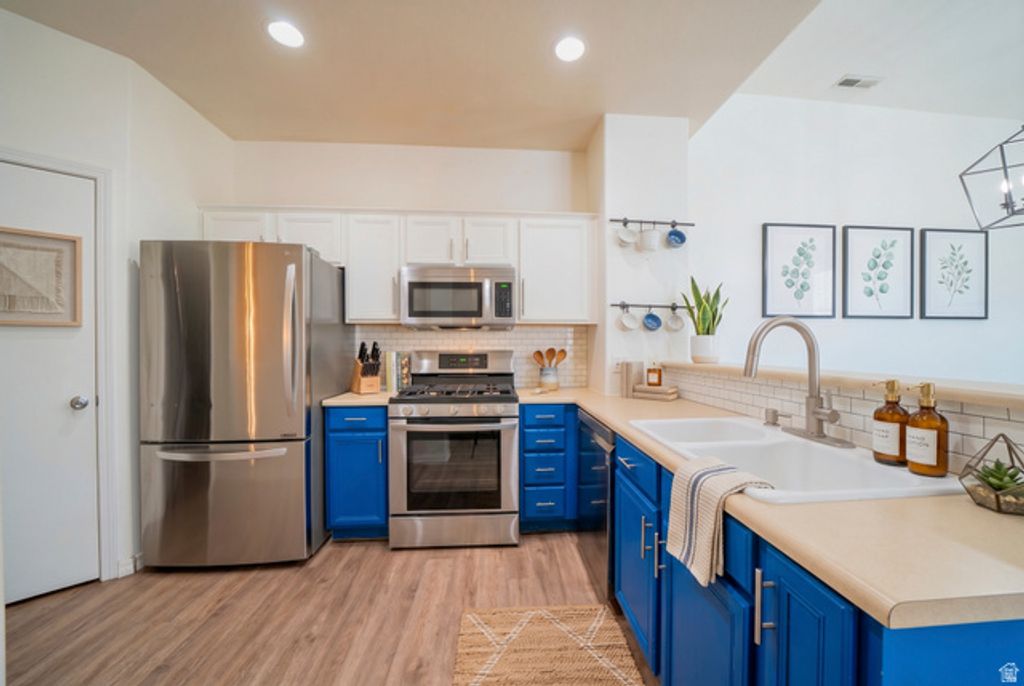 Image 13 of property listing at 986 N SHETLAND LN, Farmington, UT 84025