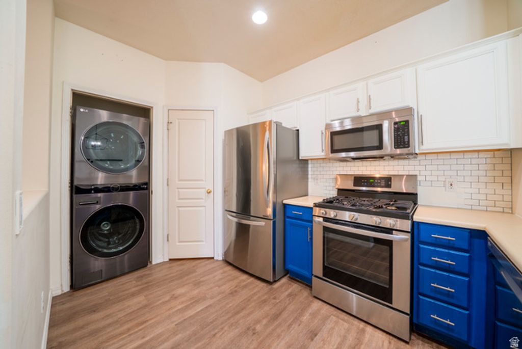 Image 15 of property listing at 986 N SHETLAND LN, Farmington, UT 84025
