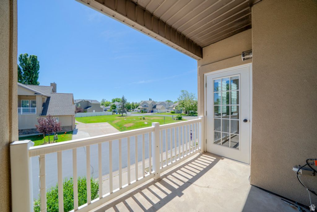 Image 17 of property listing at 986 N SHETLAND LN, Farmington, UT 84025