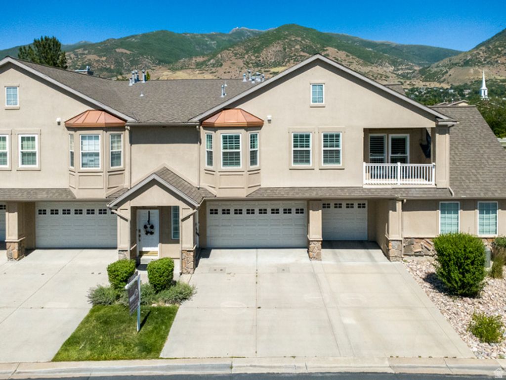 Image 3 of property listing at 986 N SHETLAND LN, Farmington, UT 84025