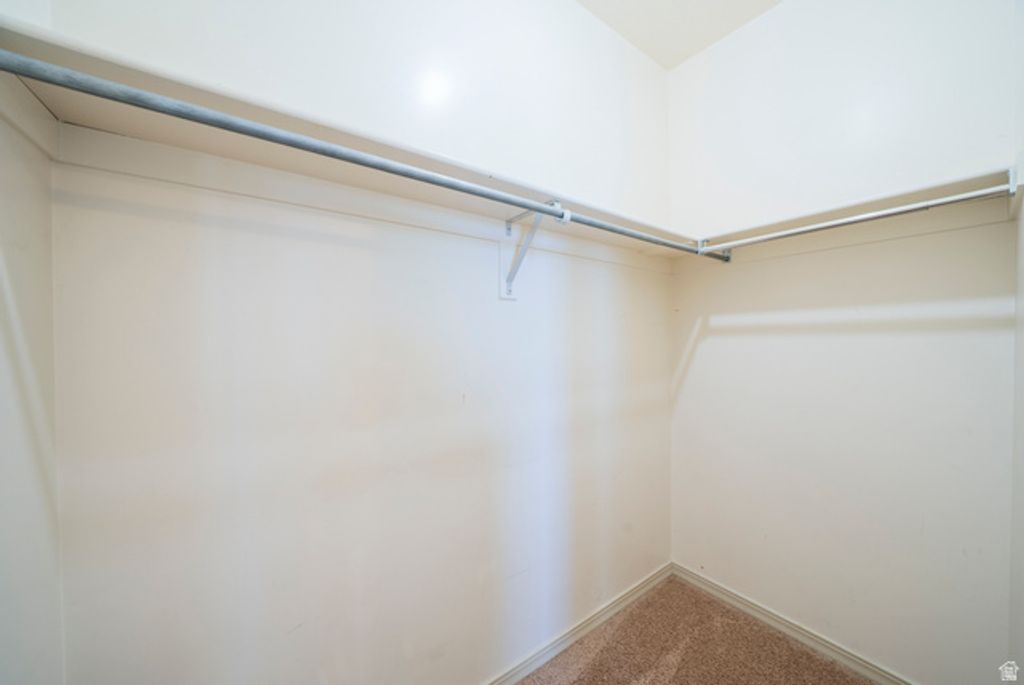 Image 24 of property listing at 986 N SHETLAND LN, Farmington, UT 84025