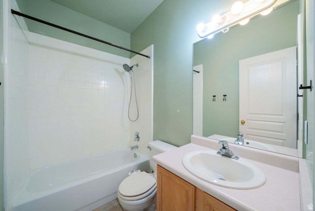 Image 25 of property listing at 986 N SHETLAND LN, Farmington, UT 84025