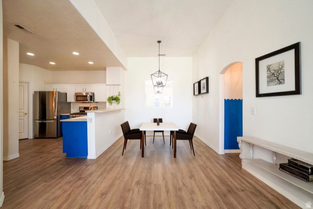 Image 5 of property listing at 986 N SHETLAND LN, Farmington, UT 84025
