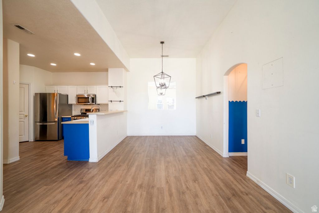 Image 6 of property listing at 986 N SHETLAND LN, Farmington, UT 84025