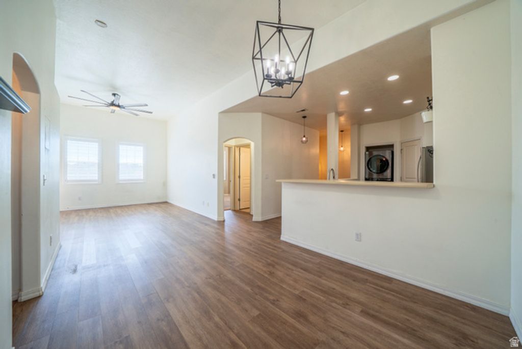 Image 7 of property listing at 986 N SHETLAND LN, Farmington, UT 84025
