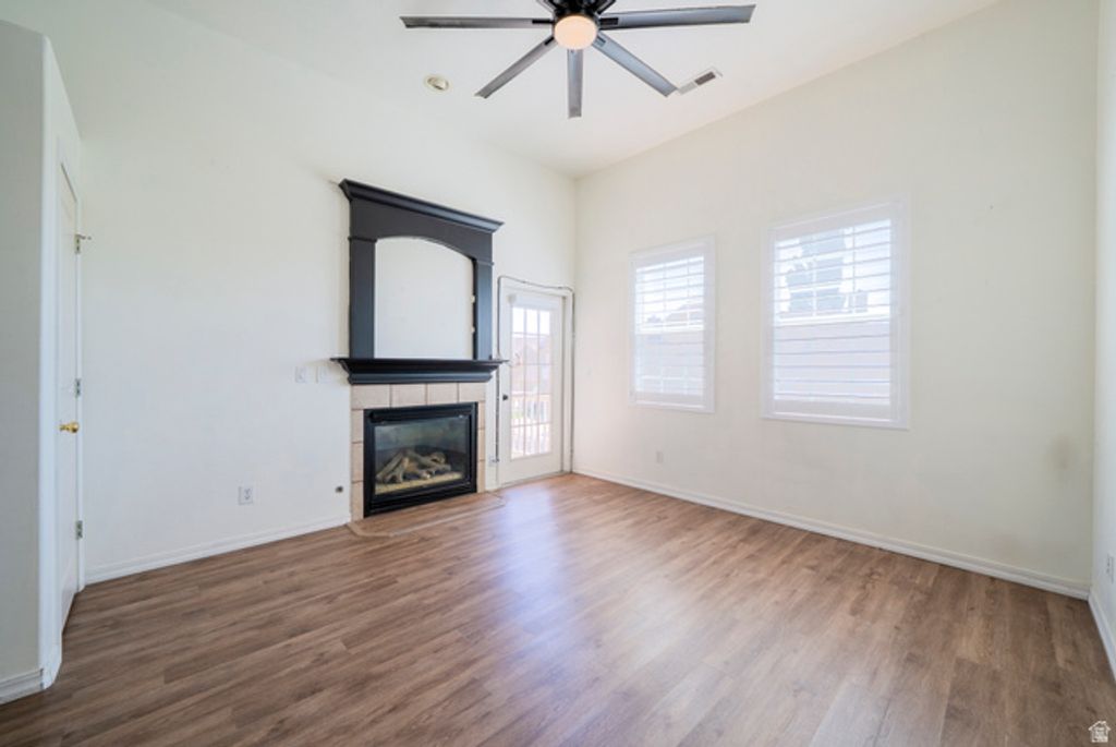 Image 10 of property listing at 986 N SHETLAND LN, Farmington, UT 84025