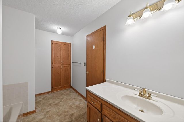 2505 Sumac Ridge, White Bear Lake, MN 55110