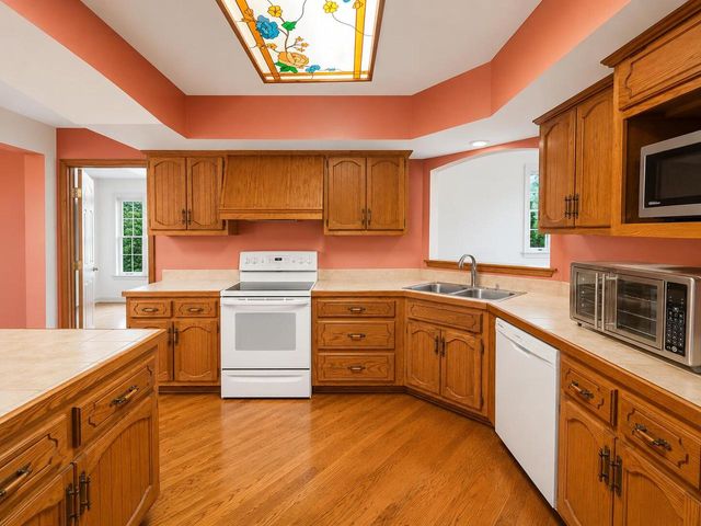 1868 Cypress DRIVE, Grafton, WI 53024