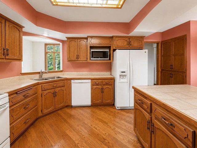 1868 Cypress DRIVE, Grafton, WI 53024