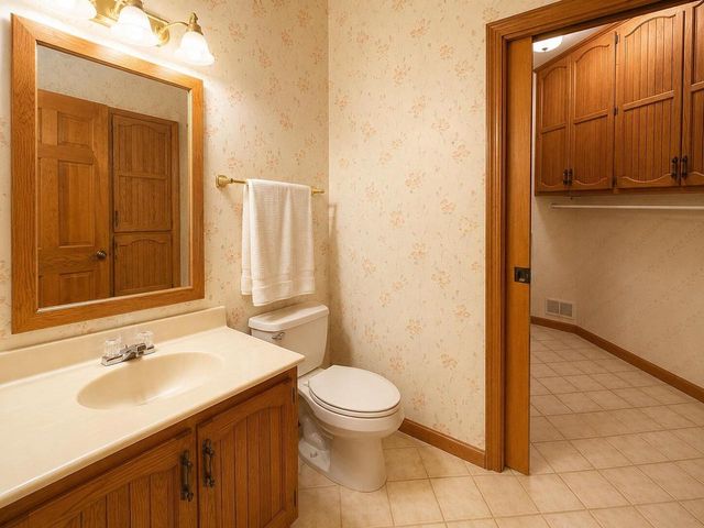 1868 Cypress DRIVE, Grafton, WI 53024