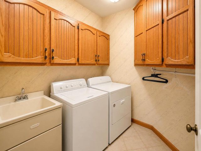 1868 Cypress DRIVE, Grafton, WI 53024