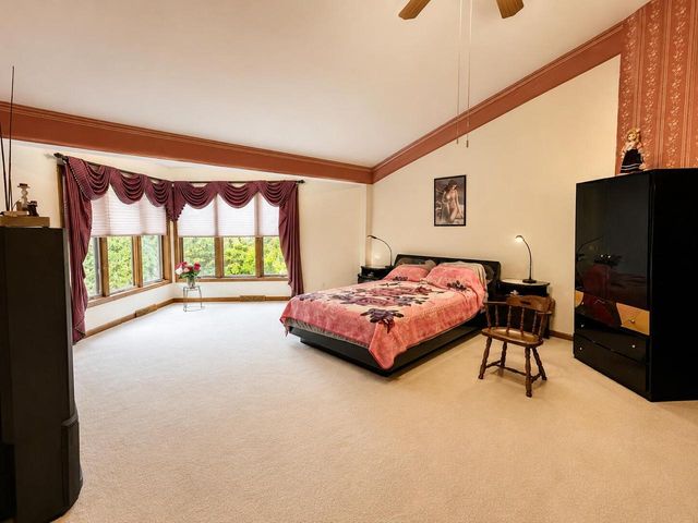 1868 Cypress DRIVE, Grafton, WI 53024