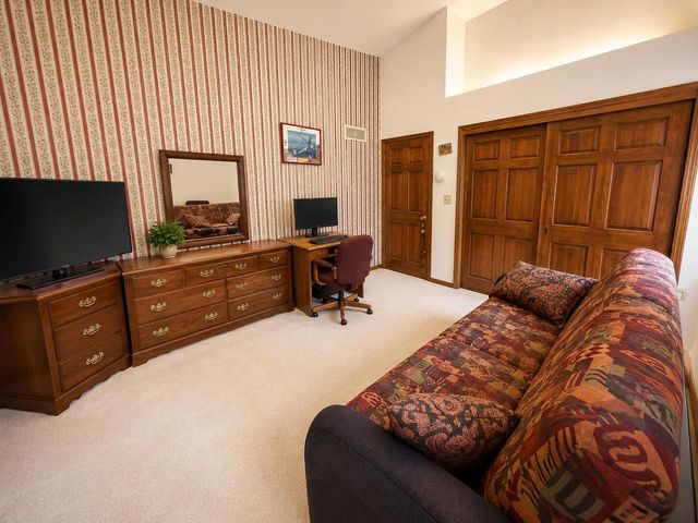 1868 Cypress DRIVE, Grafton, WI 53024