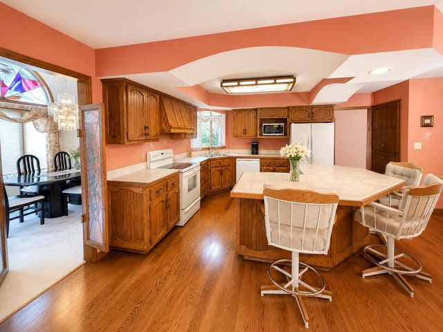1868 Cypress DRIVE, Grafton, WI 53024