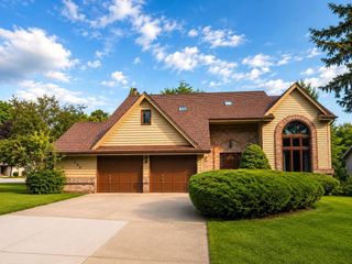 1868 Cypress DRIVE, Grafton, WI 53024
