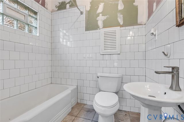 302 College Ave, Blackstone, VA 23824