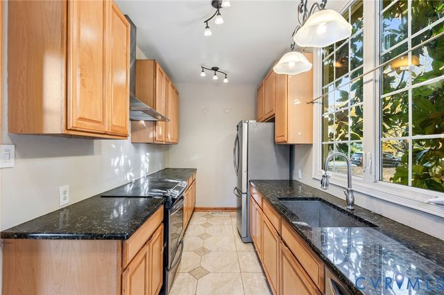 302 College Ave, Blackstone, VA 23824