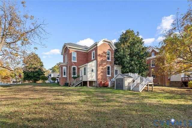 302 College Ave, Blackstone, VA 23824