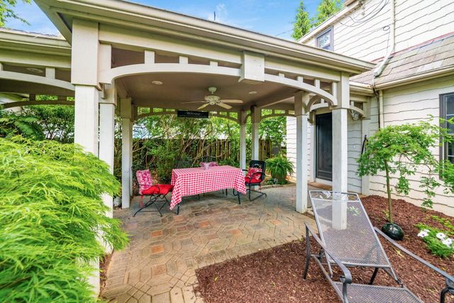 256 Montrose Way, Columbus, OH 43214