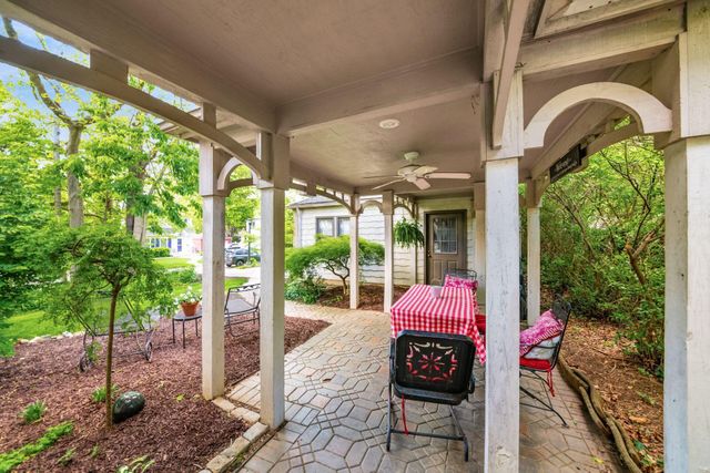 256 Montrose Way, Columbus, OH 43214