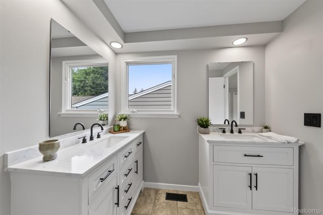 2880 Renfrew Street, Ann Arbor, MI 48105