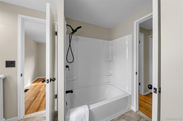 2880 Renfrew Street, Ann Arbor, MI 48105