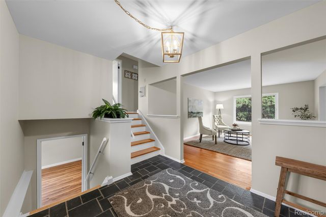 2880 Renfrew Street, Ann Arbor, MI 48105