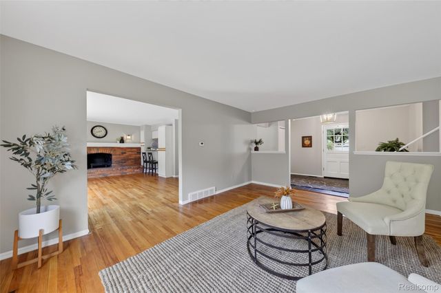2880 Renfrew Street, Ann Arbor, MI 48105