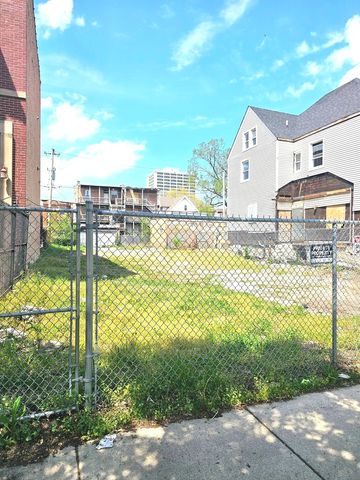 1524 E Marquette Road, Chicago, IL 60637